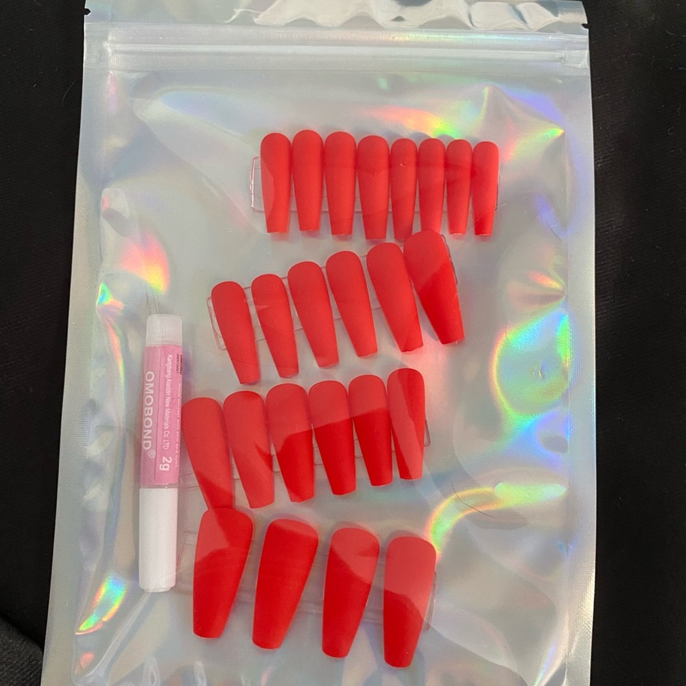 Press on nails
